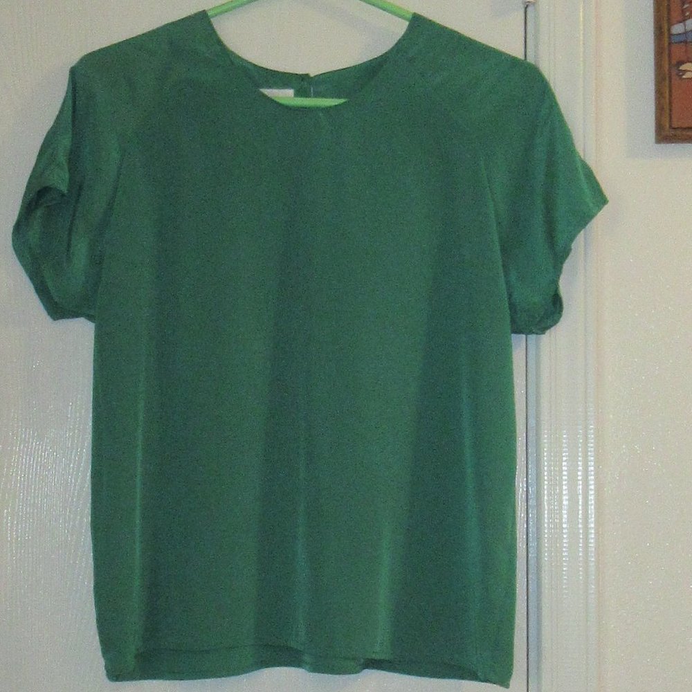 Medium Kelly Green Short Sleeve Top Blouse PETITE IMPRESSIONS